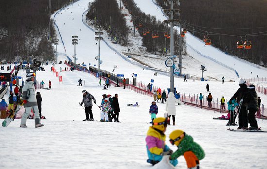 在最热滑雪季“穷滑”，<em>如何以最低成本</em>获得最多的滑雪乐趣？