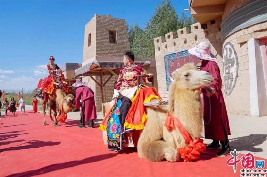 旅游<em>博主的</em>婚礼——骆驼娶亲的西北传统婚礼民俗