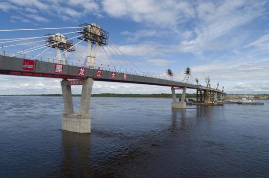 中俄边境大桥4个月货运54万吨，即将24小时运转，贸易量再翻...