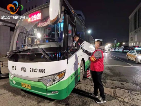 元旦假期，武汉公交运营准备好了：加车、加人、增服务