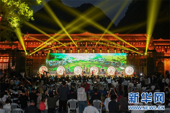 第十八届贵州旅游产业发展大会在<em>黔西南州兴义市</em>开幕