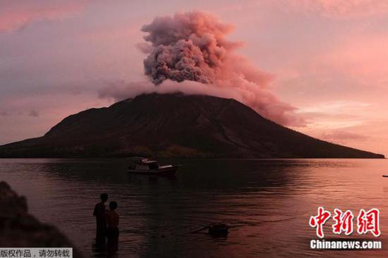 最高警戒级别！印尼鲁昂火山再<em>喷发</em>，已有数千人撤离！