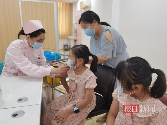 又一国产二价宫颈癌疫苗上市，9岁<em>双胞胎女孩</em>在省妇幼完成接种