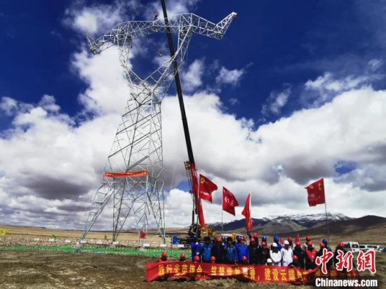 西藏“云端电网”阿里联网工程120基<em>沼泽地</em>铁塔组立顺利完成