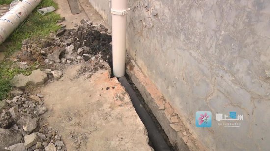 亳州市区一些老旧小区由于自来水管道老化破损等原因，导致水压...