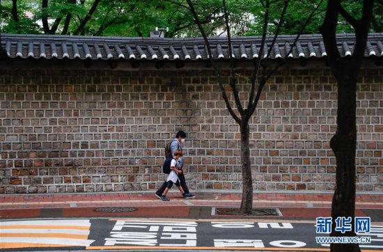 韩国暂时解除首都圈<em>加强版</em>防疫措施