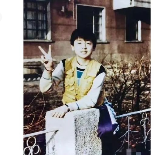 1995年，12岁雷佳音在家门口的照片，高中毕业偶遇<em>吕晓禾</em>改变...