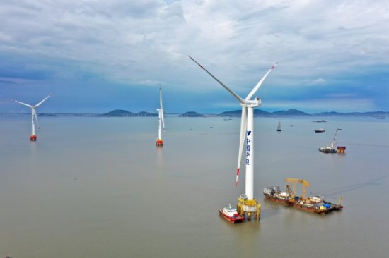 英媒：中国正加速推进能源转型