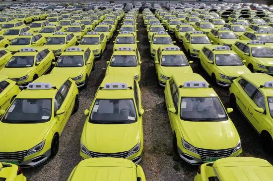一片<em>豆绿色</em>，上海这家出租车龙头企业计划明年全用新能源车