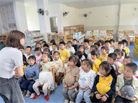 定南县第六公办示范幼儿园开展母亲节主题活动