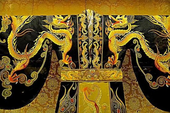 宋朝皇帝为何不敢穿黄色龙袍？也放弃了自称朕，反而自称官家？