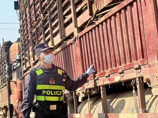 磨憨边检站近6个月高效保障133万余吨老挝甘蔗入境