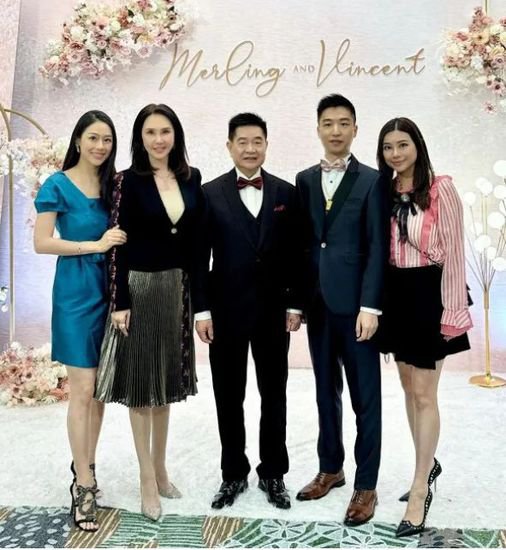 香港著名商人儿子结婚邀TVB女星赴宴，现场<em>百无禁忌</em>唱《越难越...