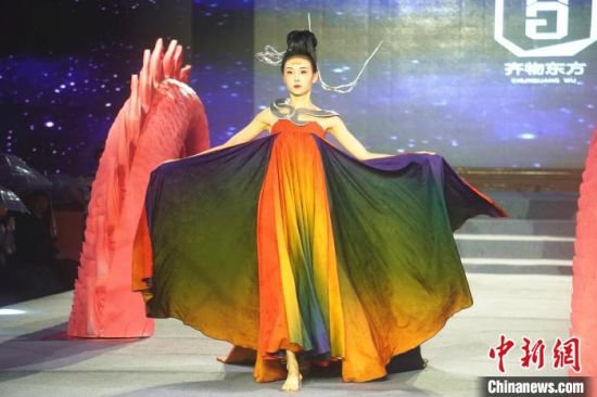 中国(洛阳)牡丹时装周启幕