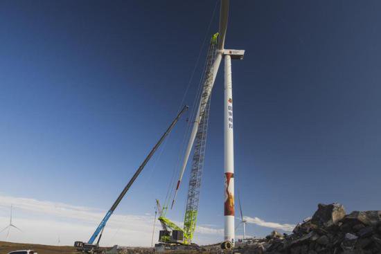 国家电投锡林郭勒盟新能源<em>公司</em>500MW风电项目完成风机<em>吊装</em>