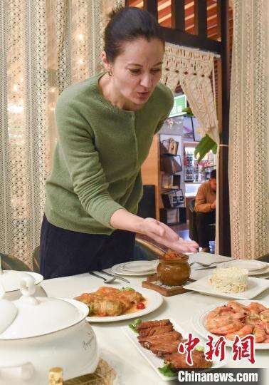 “洋媳妇”<em>中国</em>开餐馆：滨海小城有了“俄罗斯味道”