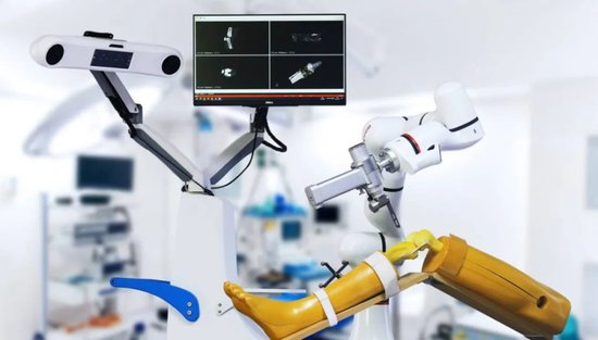 斩获国内首个IEC 60601医疗认证 珞石如何做医疗机器人先锋？