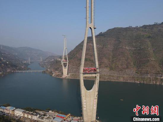 四川<em>沿江高速</em>新市金沙江特大桥开始钢桁梁架设 系川内第一高桥