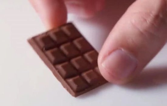 一块仅4克的巧克力，至今无人能吃完，光是舔1口就会让人崩溃