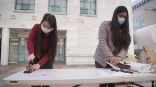 美大学生自制口罩、<em>洗手液</em>助弱势群体 华裔热心参与