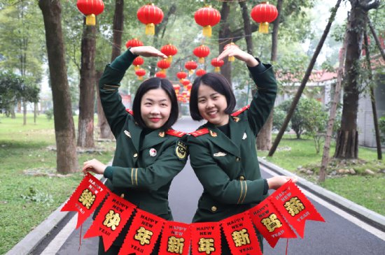 <em>鼠年</em>春节来临之际，官兵们<em>用</em>这样的方式迎新年！