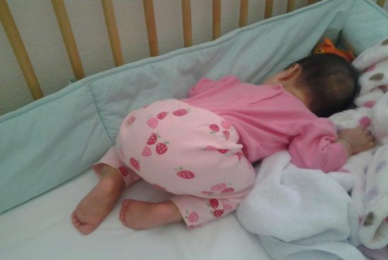 <em>美国儿科学会</em>建议：宝宝采取这个睡姿，有助于发育，减少睡眠...