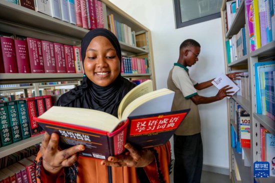 通讯｜“丝路书屋”为坦桑尼亚大学生打开了解中国和世界的窗口