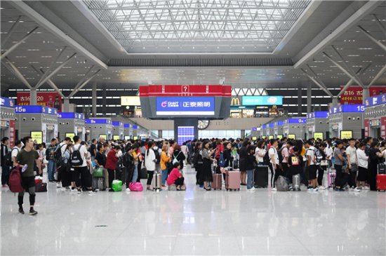 今日返程客流激增！郑州铁路提醒尽早取票