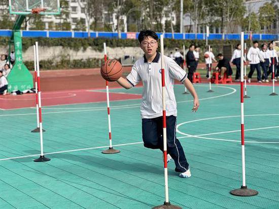 模拟赛场 冲刺中考——南岳成章中学举行初三中考体育模拟测试
