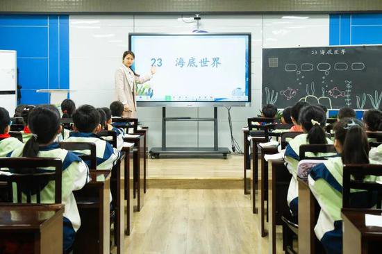 重庆科学城石板小学举行语文组“琢石杯”教师赛课活动