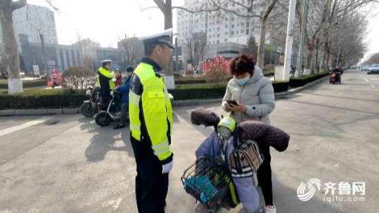 潍坊<em>昌乐</em>：向非机动车违法行为说“不” 营造安全文明交通环境