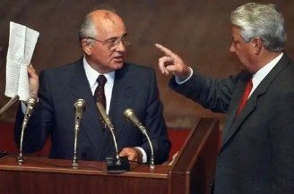 俄罗斯第一任总统叶利钦，为何在<em>权力巅峰</em>时期，让位给普京