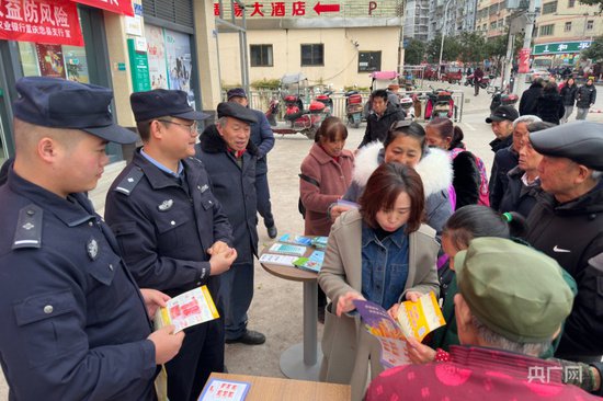 忠县民警开展消费安全主题活动