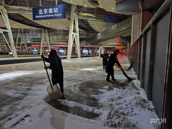 春运返程遇上龙年降雪<em> 北京</em>多座车站出现大量列车晚点