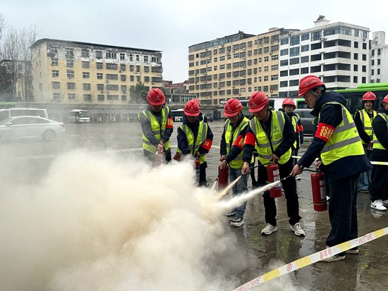 中交一公局七公司信阳师范和人才公寓项目群开展消防演练活动