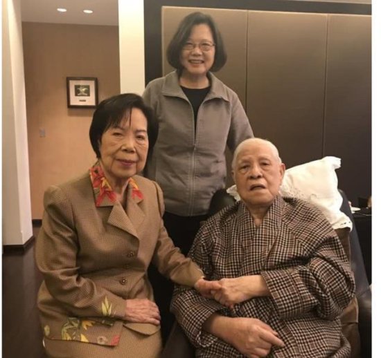 登辉<em>姓李</em>，今年97岁，他曾在山东青岛住了几天，还加入过共产党