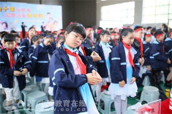 杭州师范大学东城第二小学举行第<em>六</em>届三年级“十岁成长礼”活动