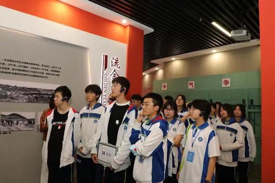 首个跨省研学专列抵汉，超千名外省青少年领略瑰丽楚文化