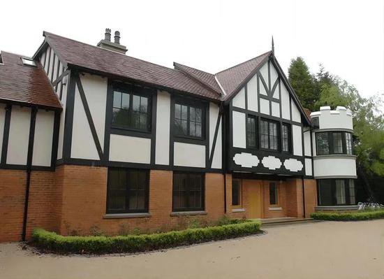 太阳报：弗格森爵士以325万英镑的价格出售了一套豪宅