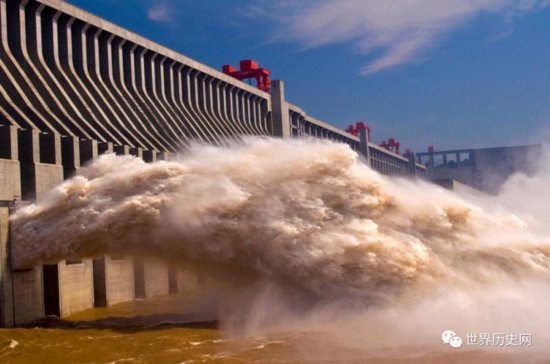 18年前，我们花费2000多亿修建的三峡大坝，如今成本收回了吗？...