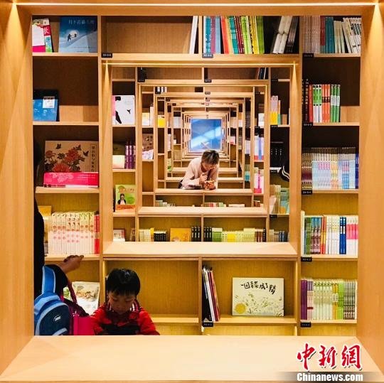 再现“<em>深夜书店</em>” 上海书迷的告别与迎接