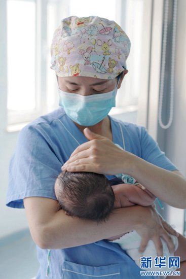 国际护士节丨新生<em>宝宝的</em>“临时妈妈”