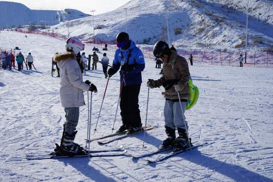 追着雪花看新疆∣这个滑雪场不仅<em>最</em>暖和，还<em>最好</em>吃！