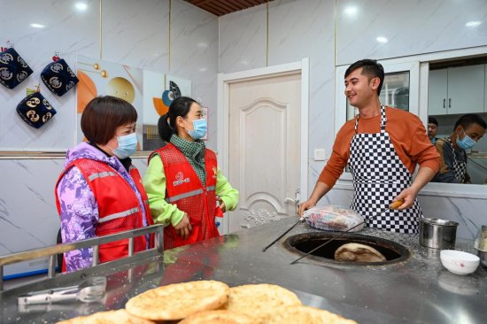 From Xinjiang to Ningxia: Bakery thrives