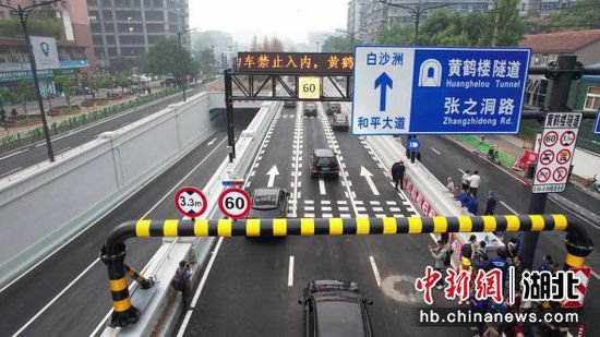 黄鹤楼隧道建成通车 为国内最大单管双层城市道路隧道