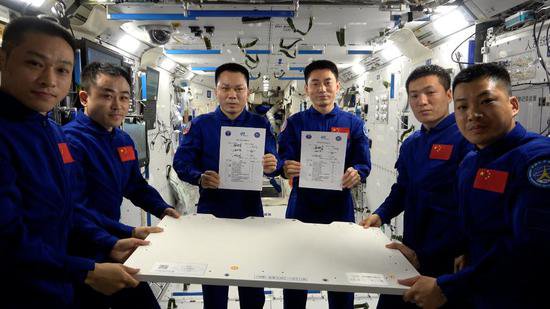 <em>中国</em>航天员乘组完成在轨交接