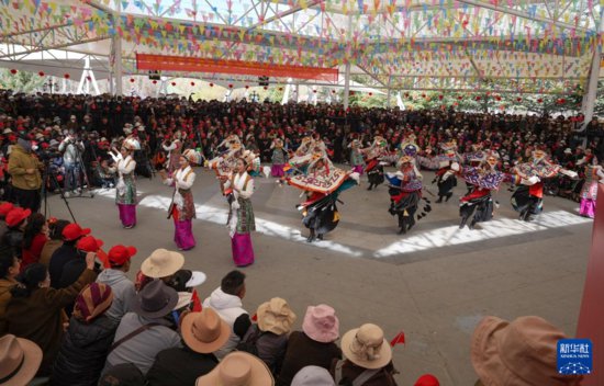 五星红旗下的“新声”——西藏各地庆祝百万农奴解放纪念日见闻