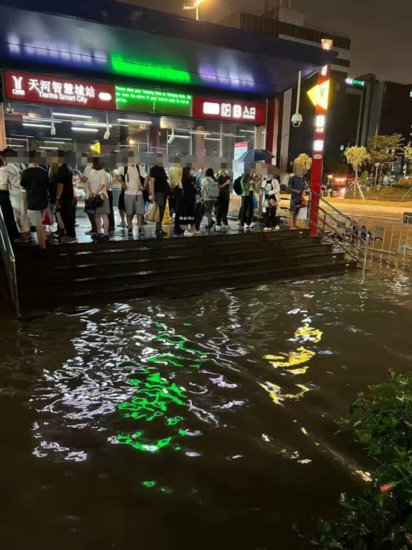 昨晚广州一场大雨，又<em>把我家淹了</em>！