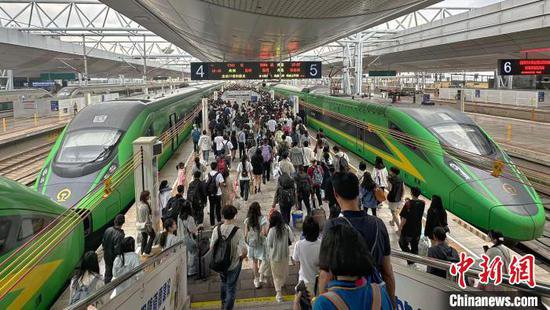 “五一”假期<em>云南</em>铁路发送旅客216.5万人次 创多项历史纪录