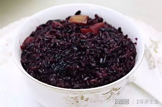 小窍门：常吃米饭的人可在米饭里加点<em>黑米</em>！可平衡营养、促进...